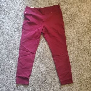 Stretchy burgundy skinny jean